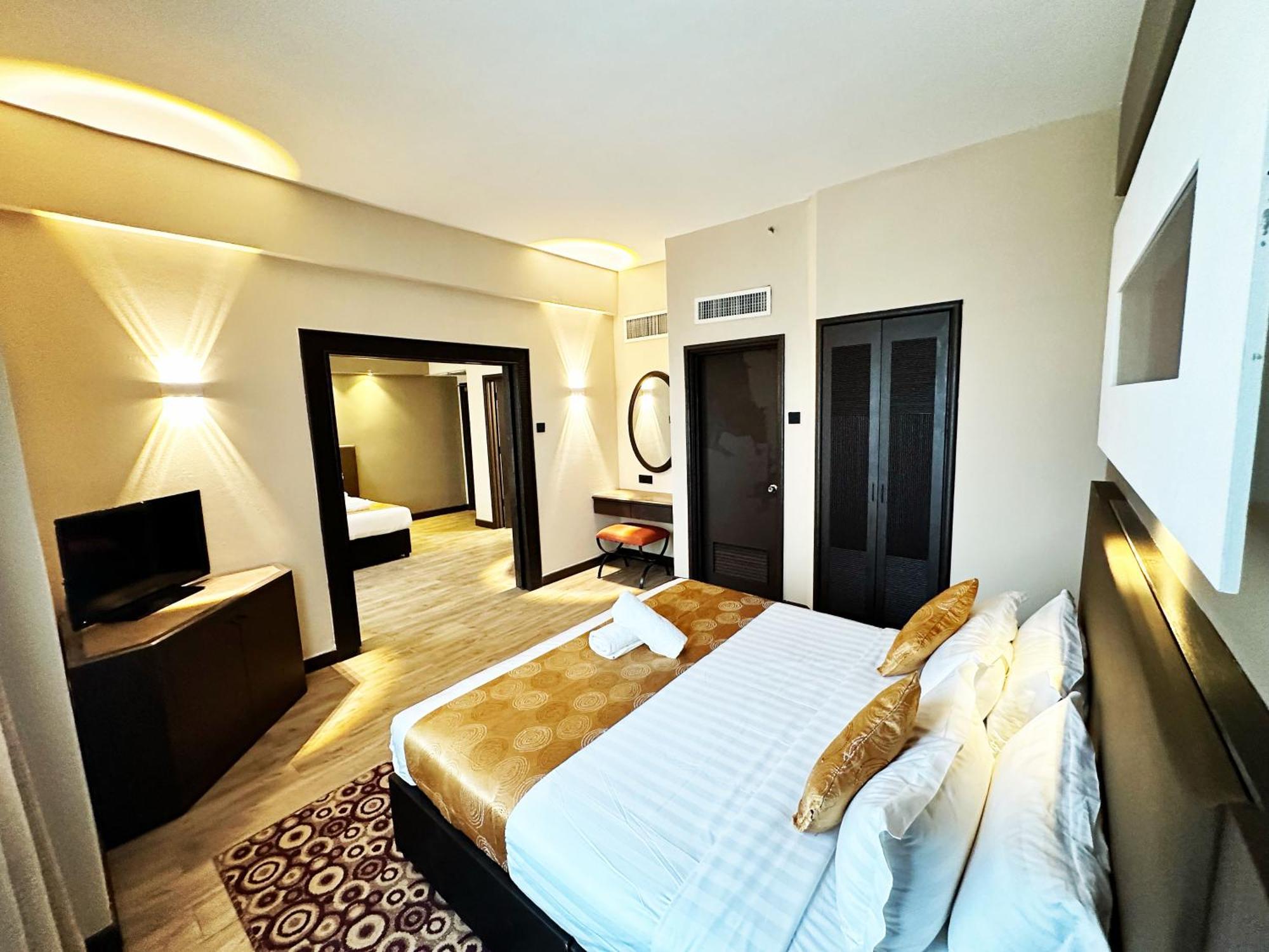 Regalpark Hotel Kuala Lumpur Exterior photo