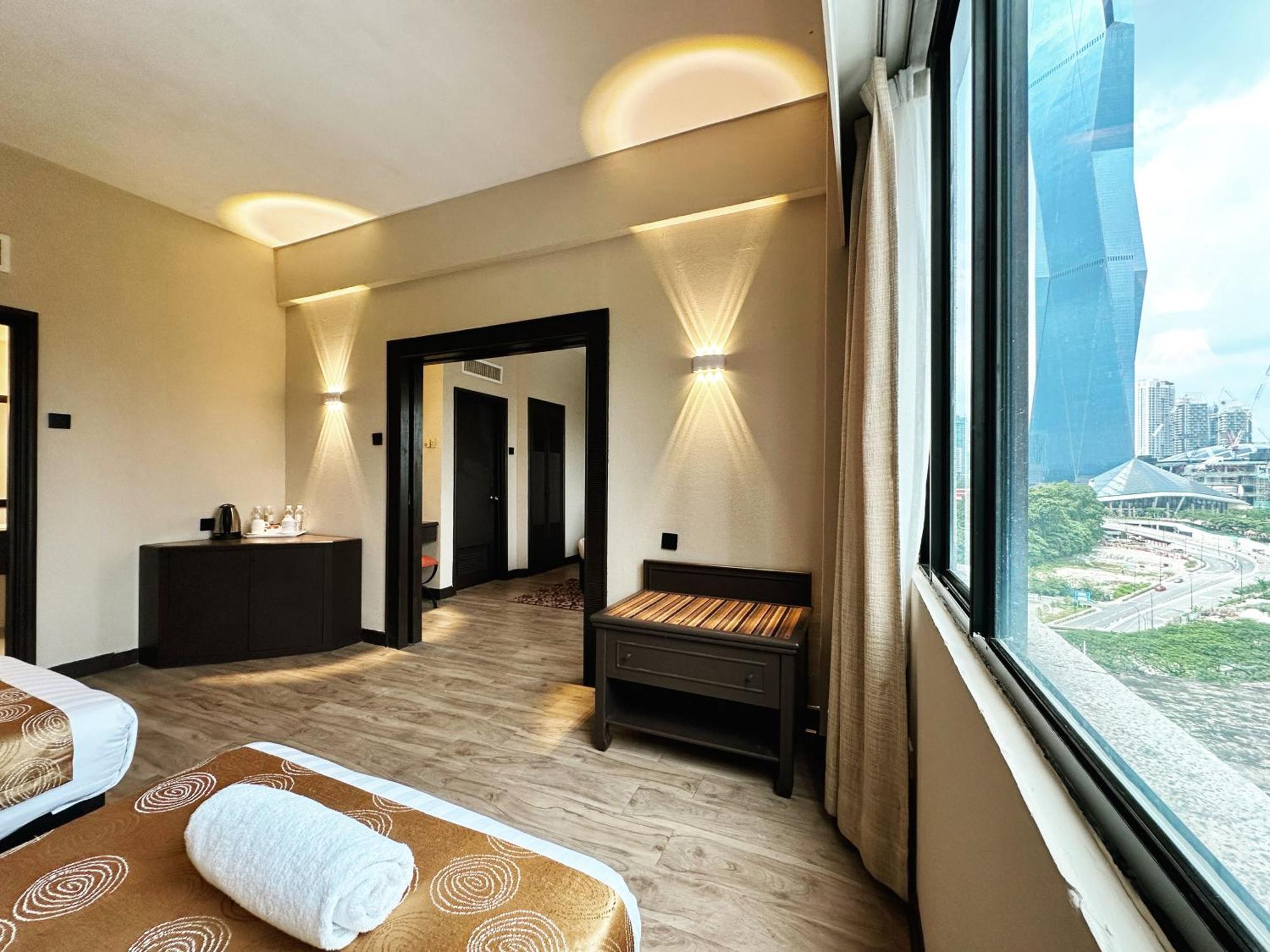 Regalpark Hotel Kuala Lumpur Exterior photo