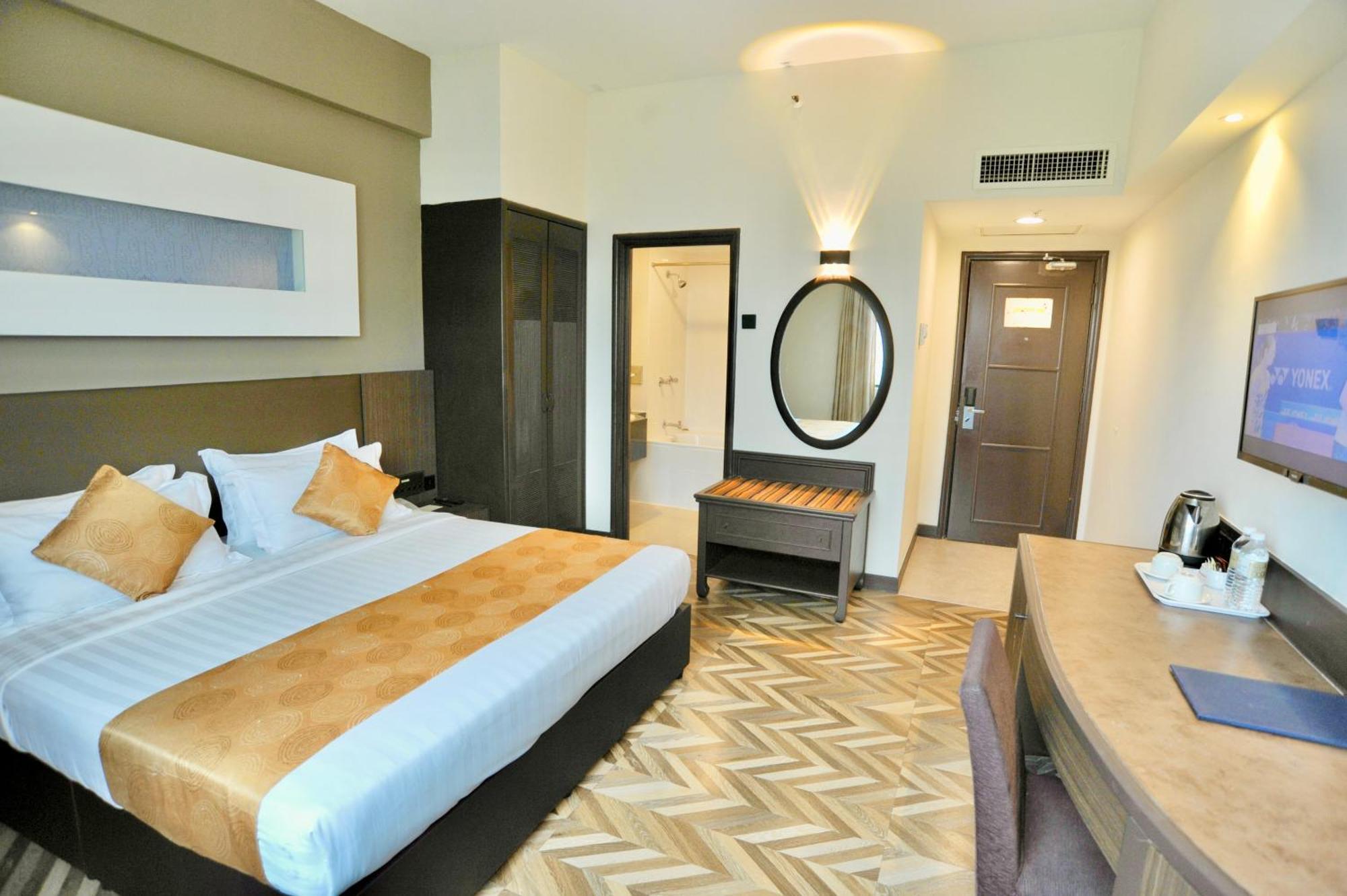 Regalpark Hotel Kuala Lumpur Exterior photo