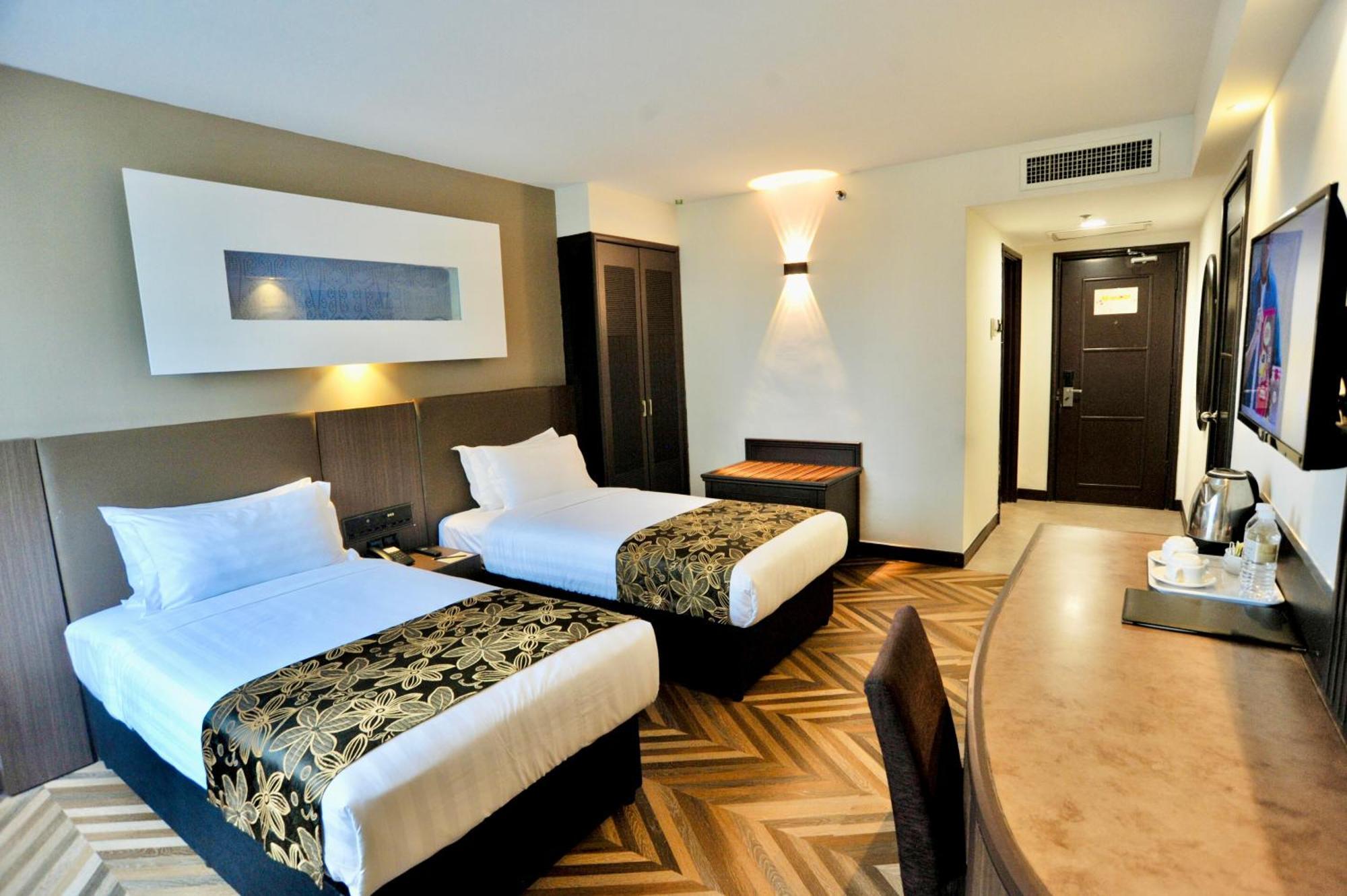 Regalpark Hotel Kuala Lumpur Exterior photo