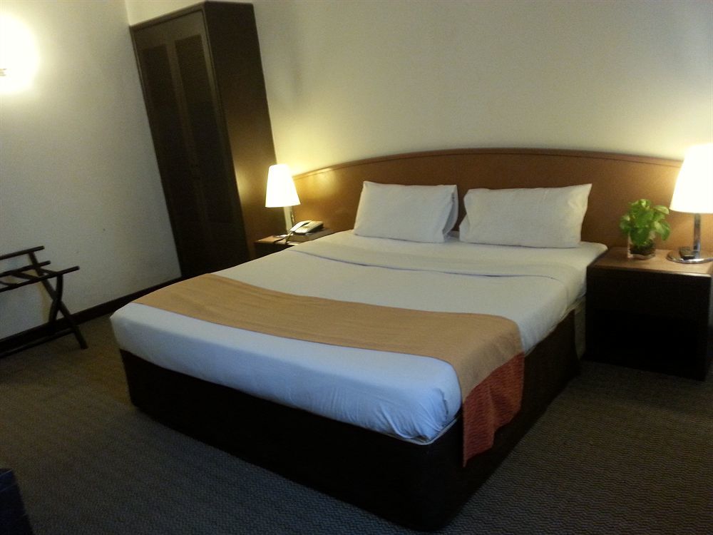 Regalpark Hotel Kuala Lumpur Exterior photo